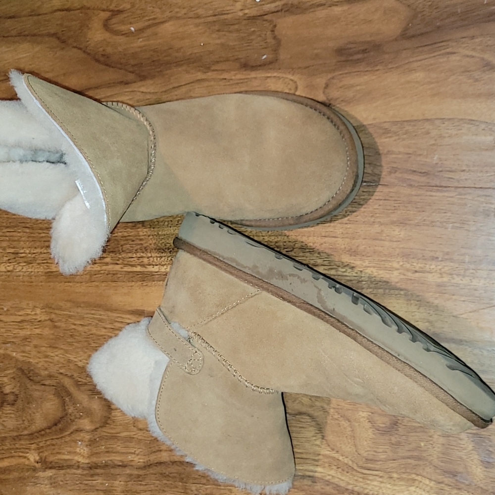 Low ugg boots size 8